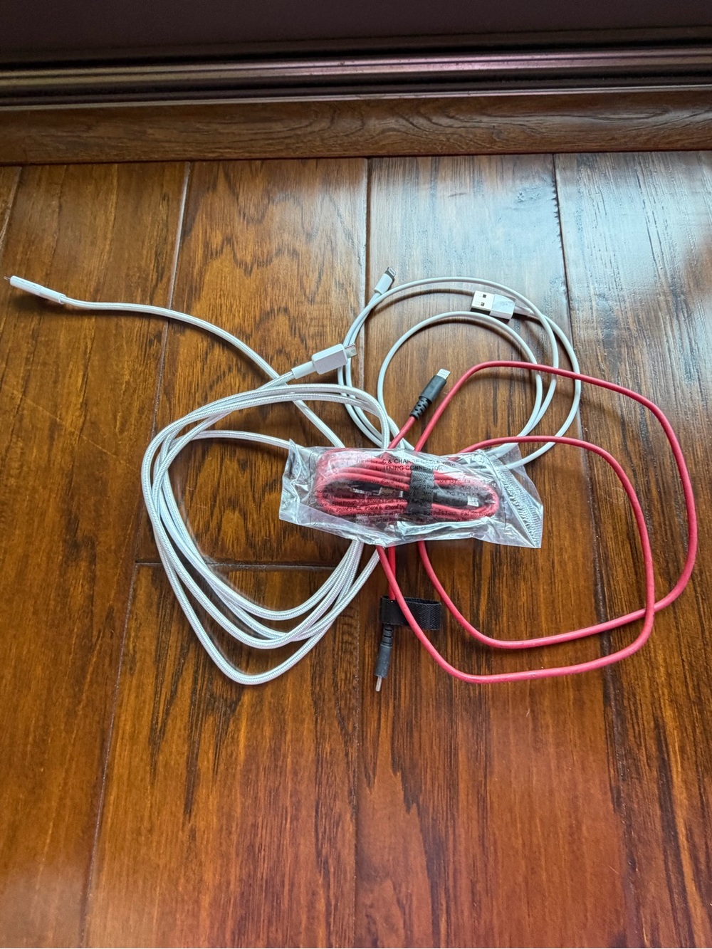 Anker, Genuine Apple Charging Cables for Apple Devices- Lot of 4